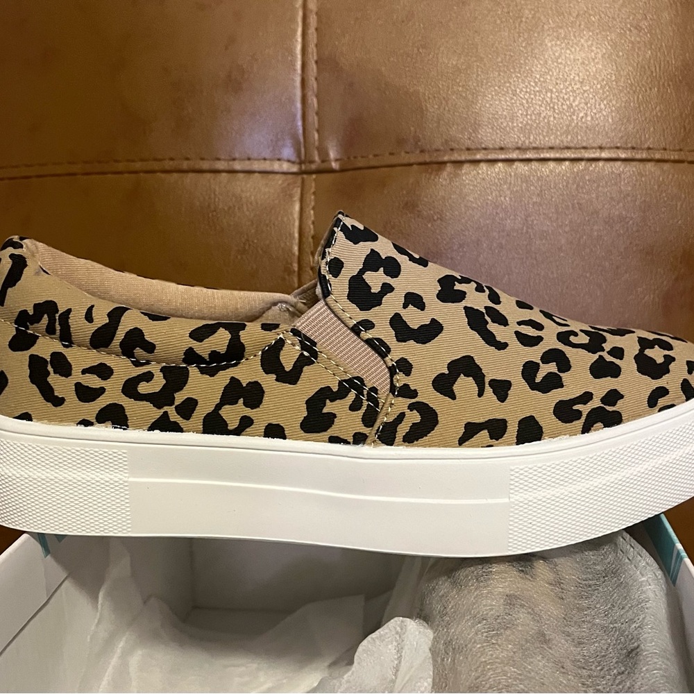Soda sneakers - size 7 - leopard